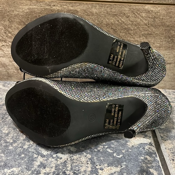 NWT’s Glitterball / mirrorball ankle bootie heels size 5.5 - Picture 3 of 4